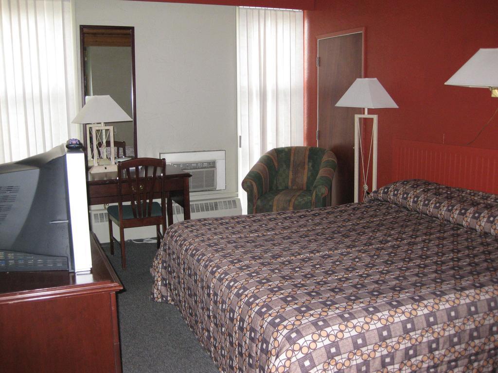 Grizz Hotel Revelstoke Zimmer foto