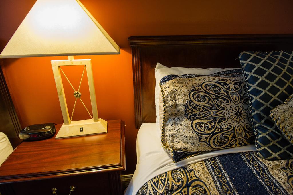 Grizz Hotel Revelstoke Zimmer foto