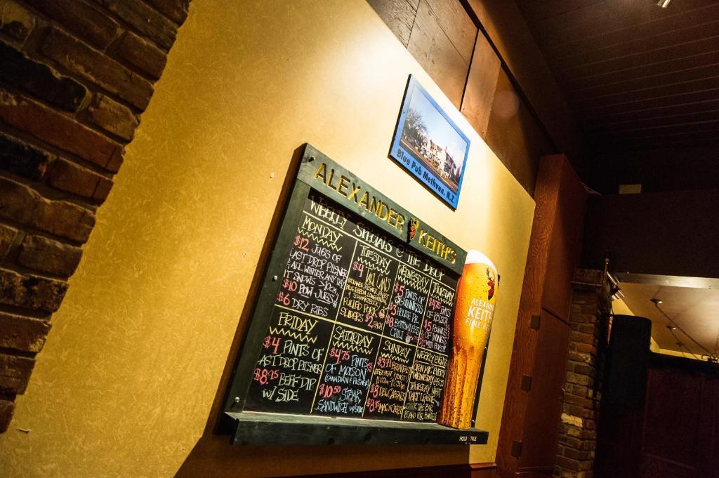 Grizz Hotel Revelstoke Zimmer foto