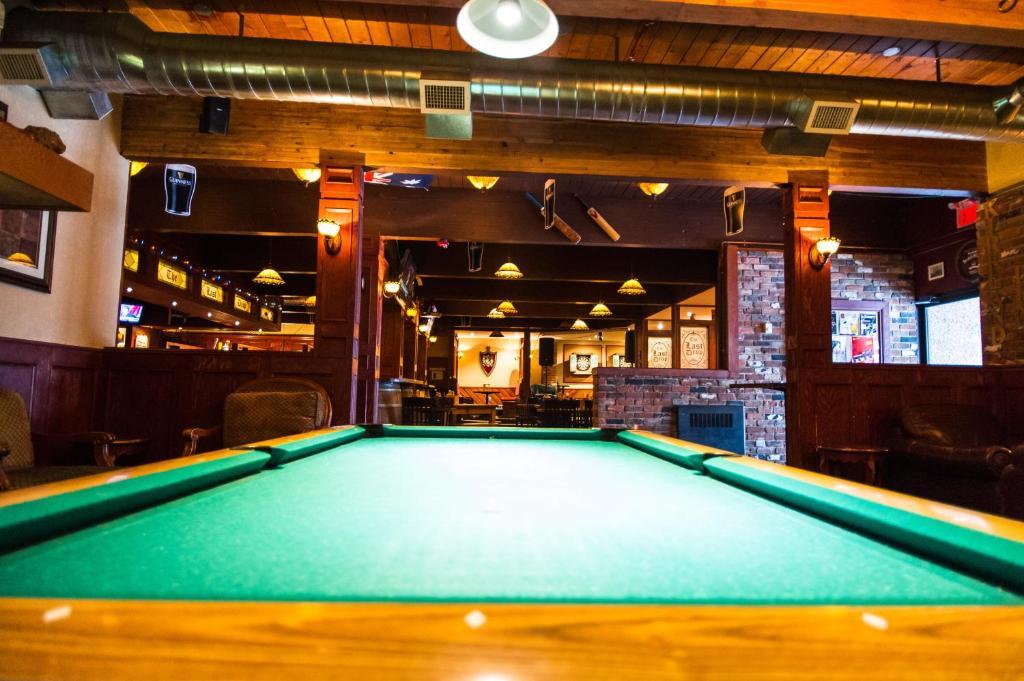 Grizz Hotel Revelstoke Zimmer foto