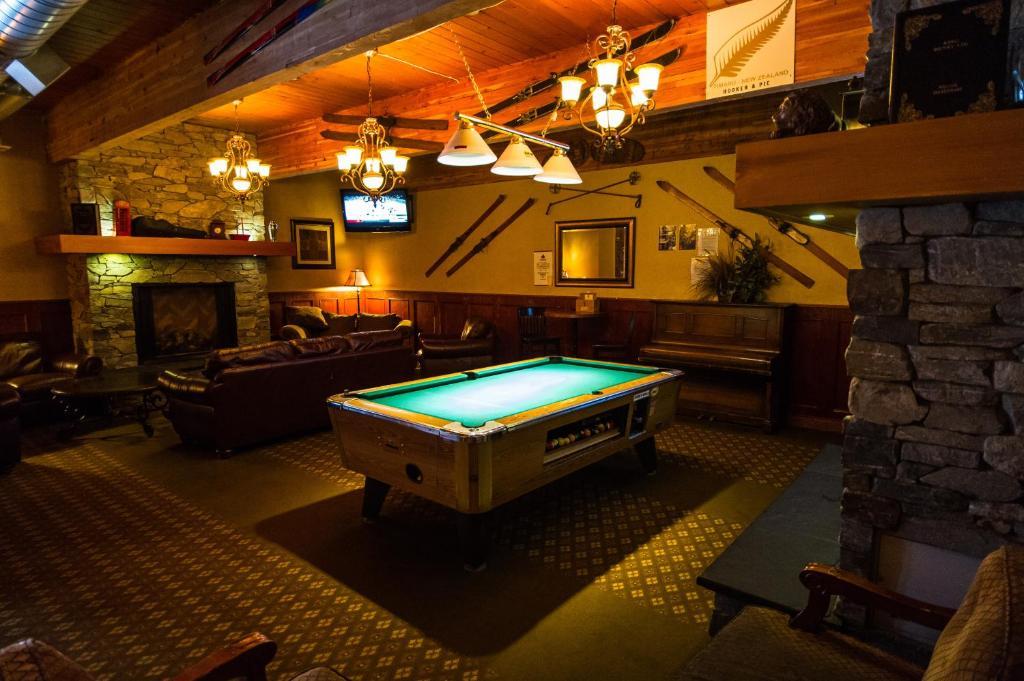 Grizz Hotel Revelstoke Zimmer foto