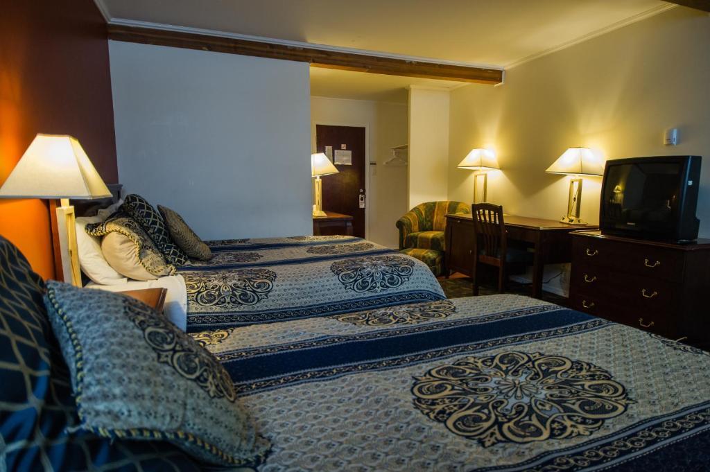 Grizz Hotel Revelstoke Zimmer foto